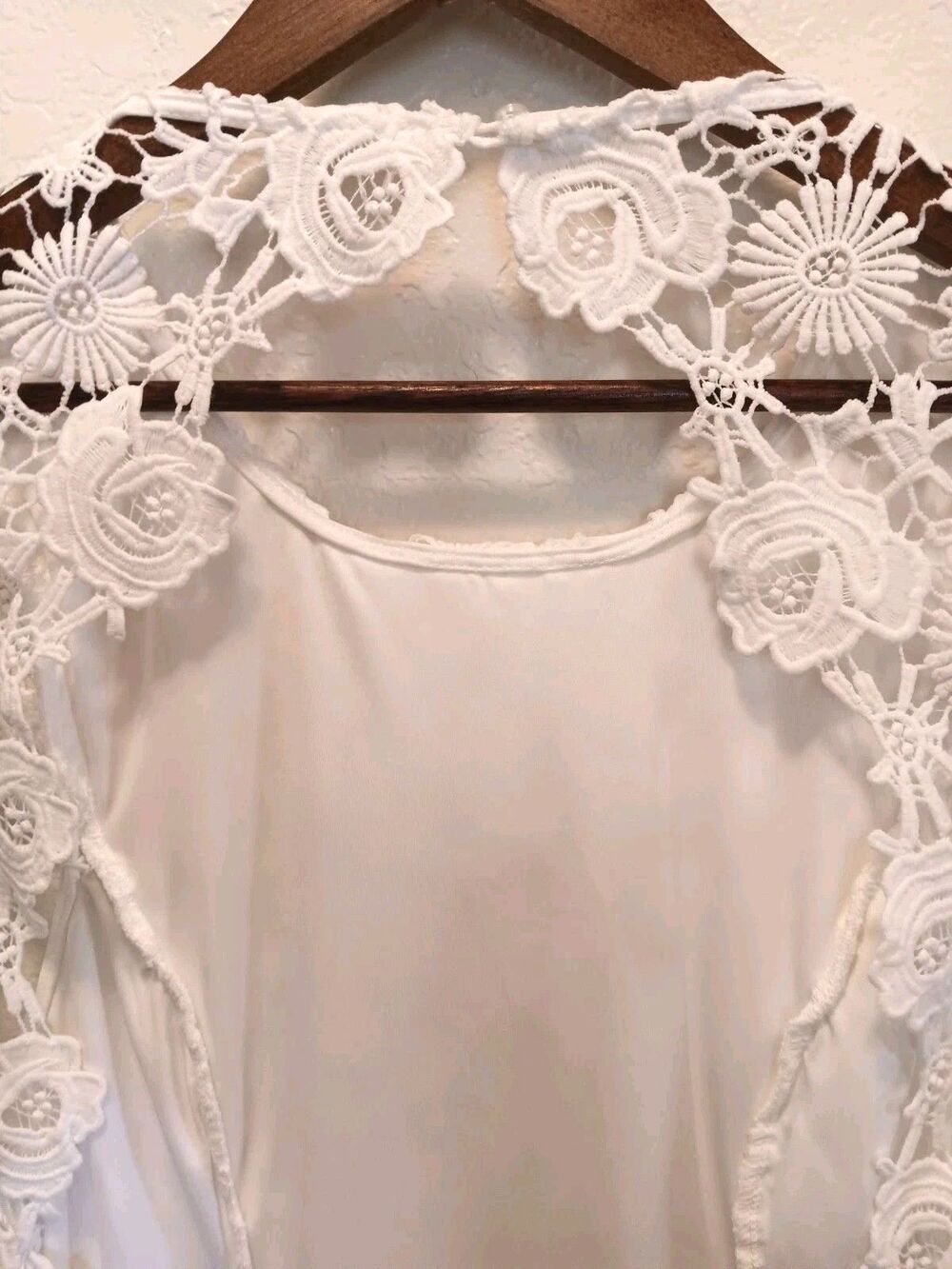 Lulus White Crochet Floral Lace Open Back Mini Dress Cap Sleeve Bridal Size M - Picture 8 of 11